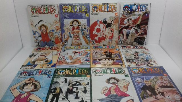 Alguns mangás meio tanko da editora Conrad de One Piece, na imagem estão as primeiras 13 edições.