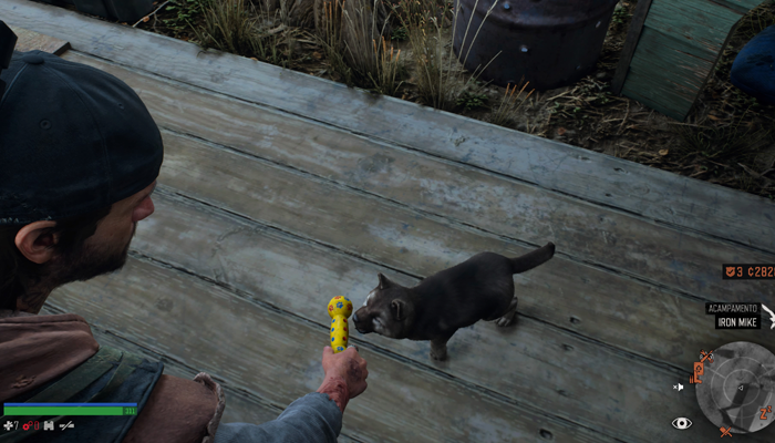 Cena do jogo Days Gone de Deacon dando um brinquedo para Jack